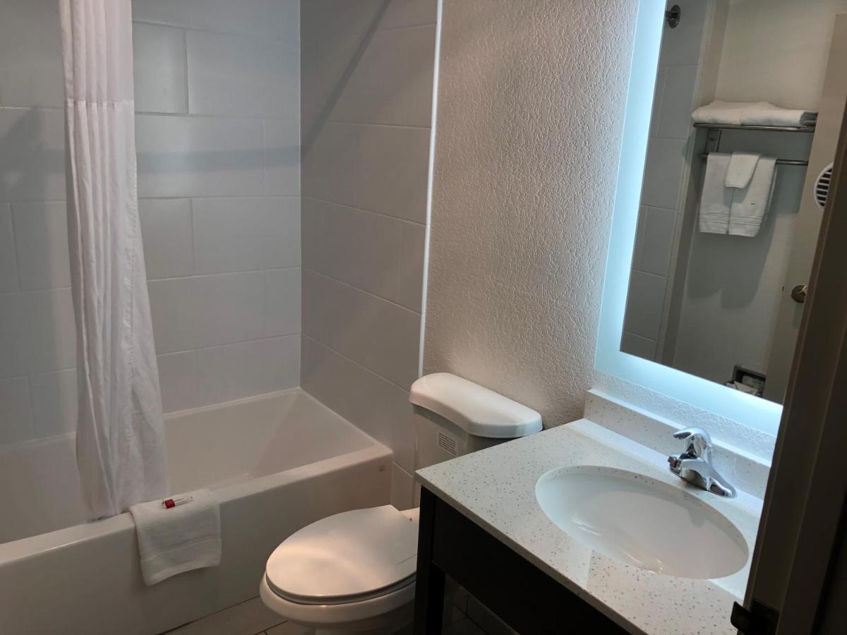 Red Lion Inn & Suites Elk Grove Village Exteriör bild