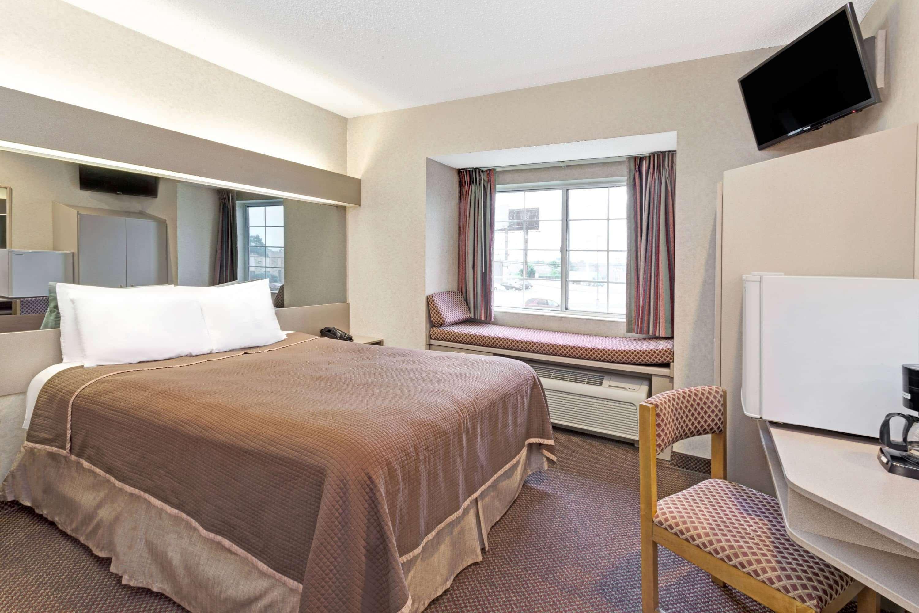 Red Lion Inn & Suites Elk Grove Village Exteriör bild